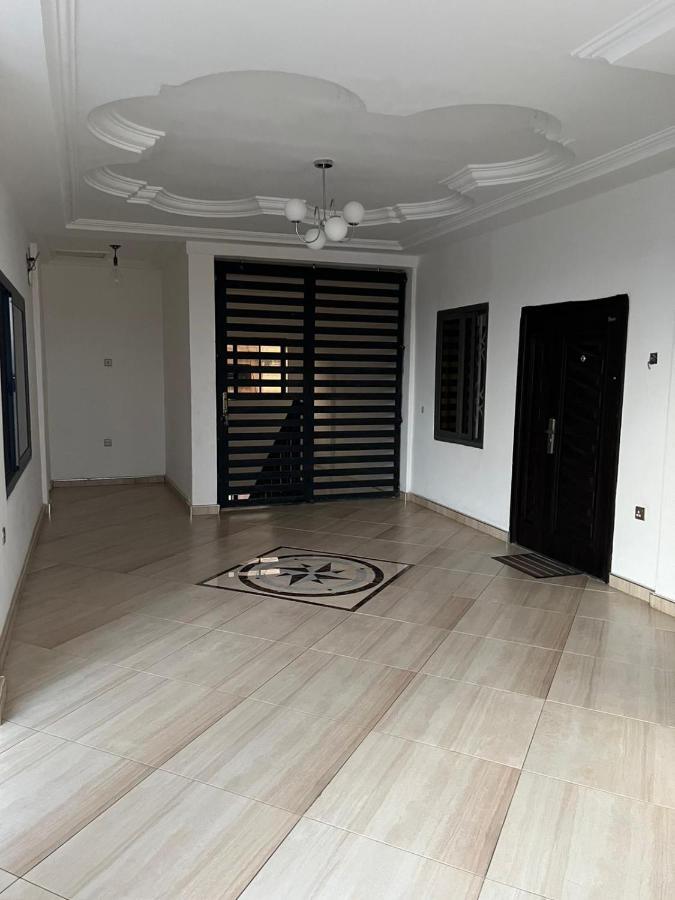 Baffour Apartments Adiebeba Esterno foto