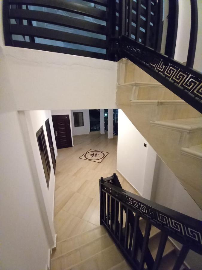 Baffour Apartments Adiebeba Esterno foto