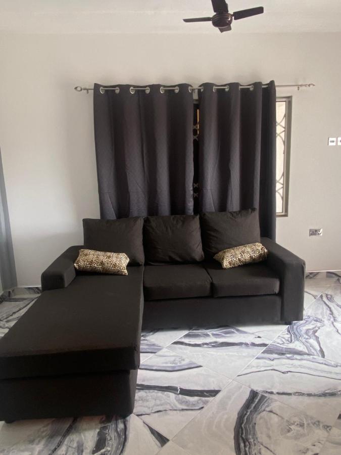 Baffour Apartments Adiebeba Esterno foto