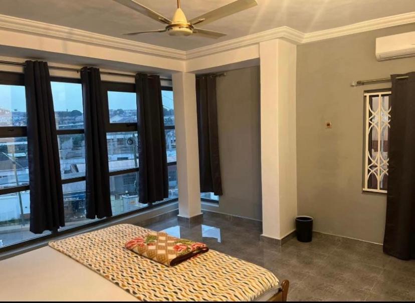 Baffour Apartments Adiebeba Esterno foto