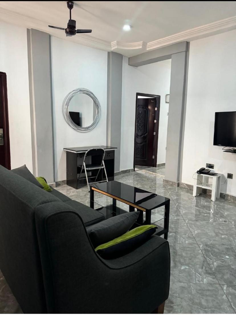 Baffour Apartments Adiebeba Esterno foto