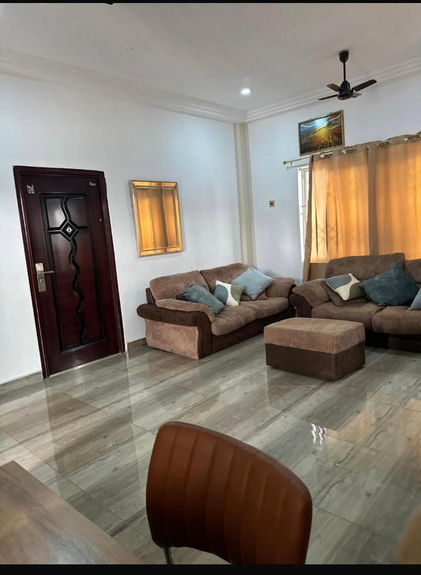 Baffour Apartments Adiebeba Esterno foto