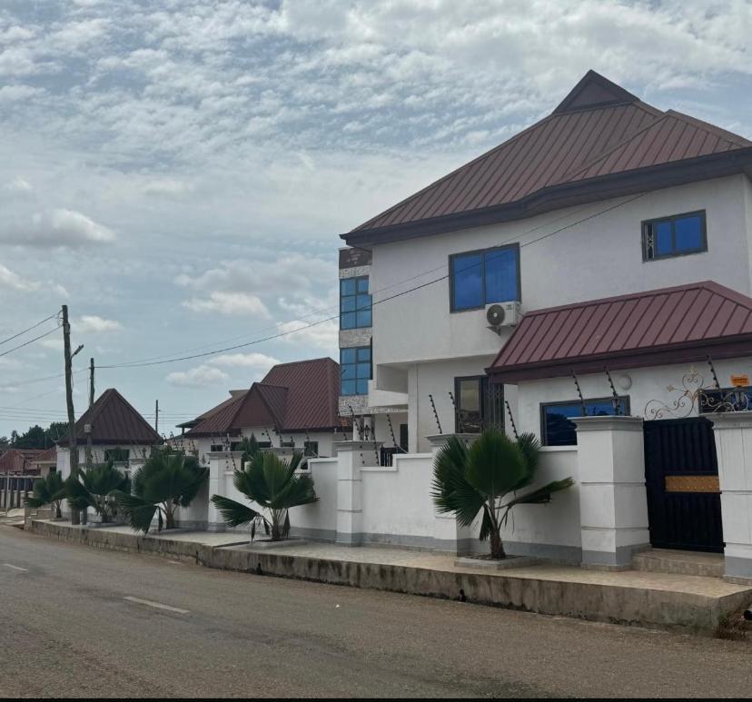 Baffour Apartments Adiebeba Esterno foto