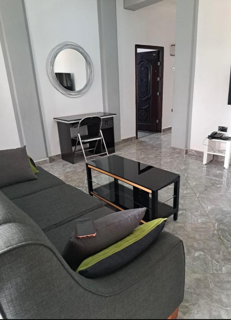Baffour Apartments Adiebeba Esterno foto