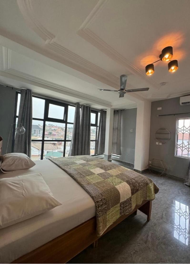 Baffour Apartments Adiebeba Esterno foto